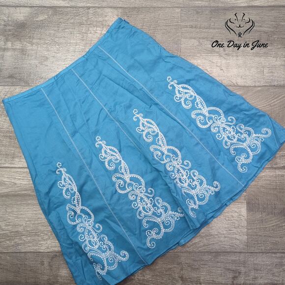 Ann Taylor Petite Embroidered Mini Skirt Size 2P - Picture 1 of 5